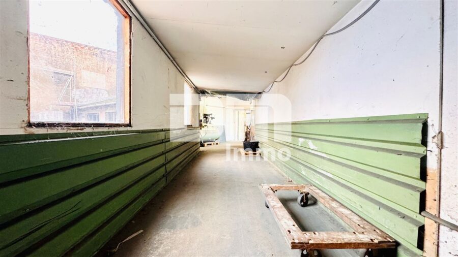 Modernisierter Gewerbekomplex (2 Gebäudeteile) mit langfristigem Mieter + freie Flächen im OG - Schleuse zwischen Gebäude 3 und 4